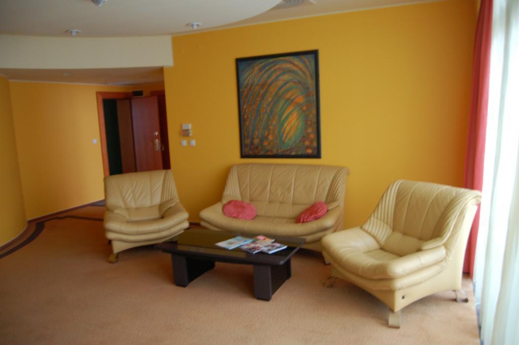 Green Hotel Komorniki  Luaran gambar