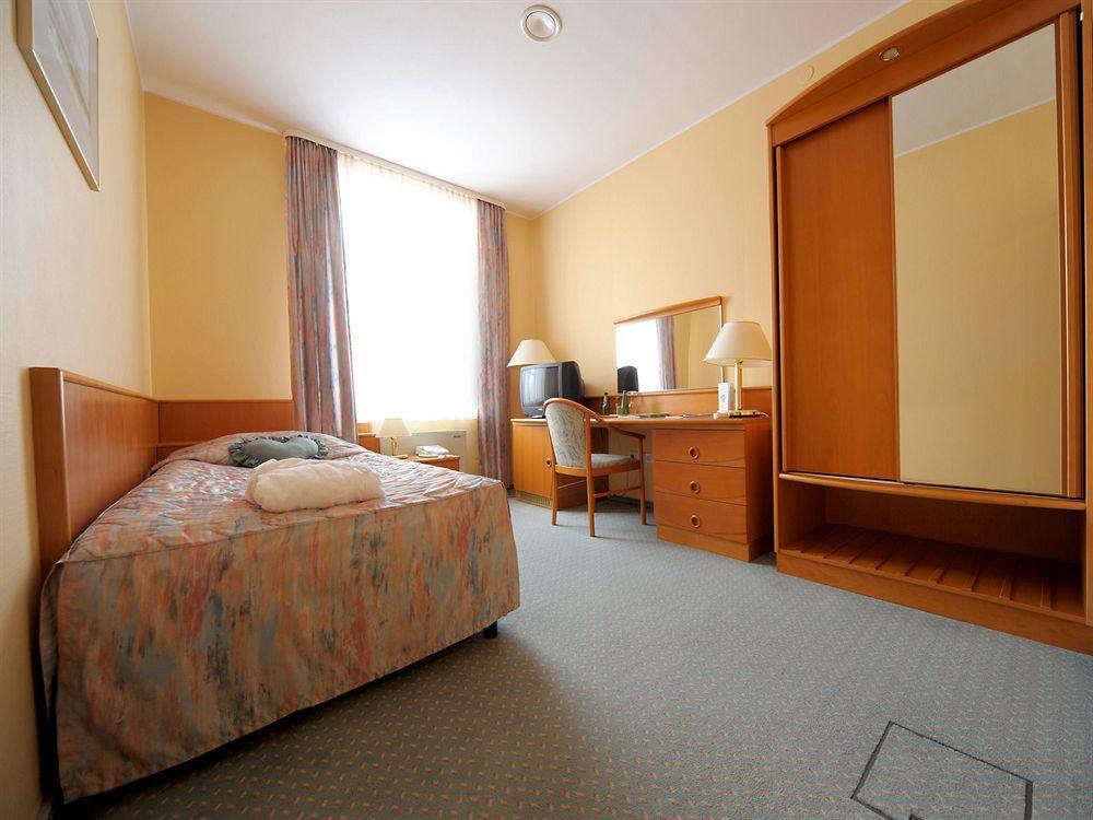 Green Hotel Komorniki  Luaran gambar