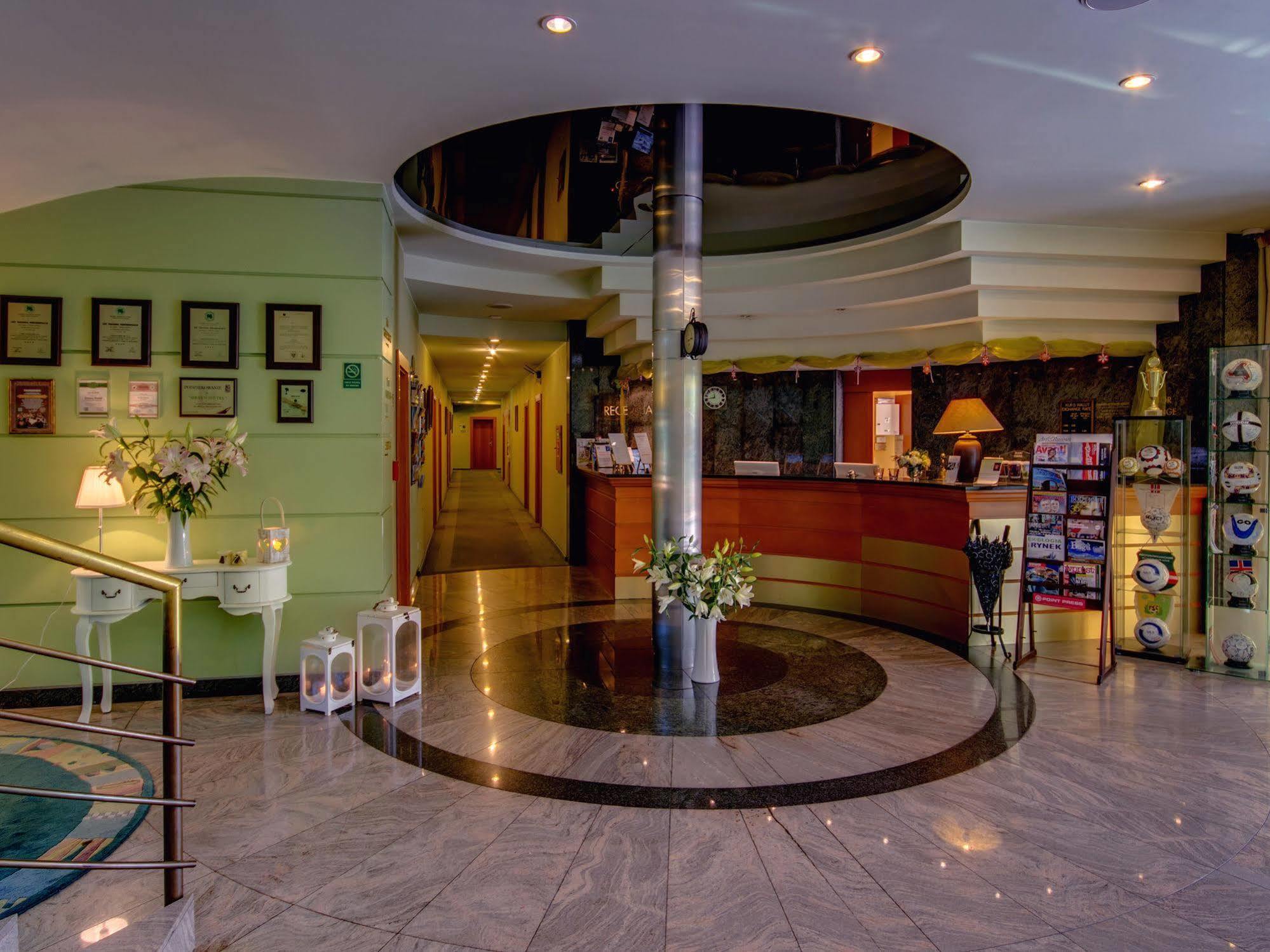 Green Hotel Komorniki  Luaran gambar